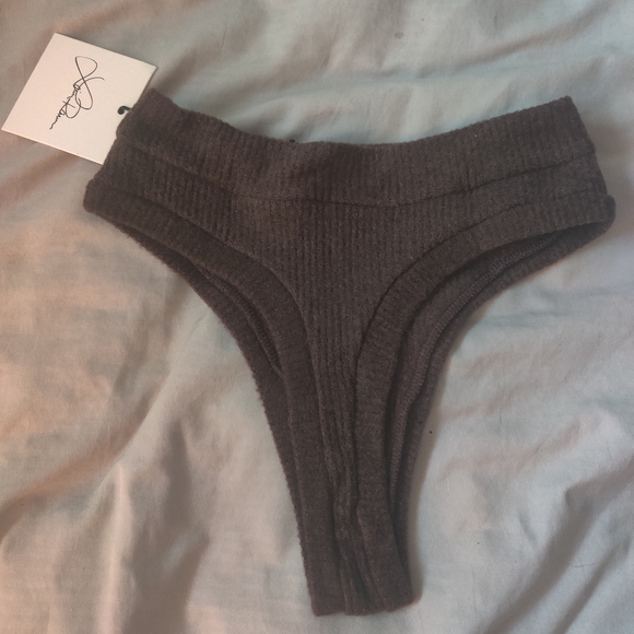 Laina Rauma Fuzzy Rib SET Sports Bra and Thong in Coffee Bean - Picture 10 of 10